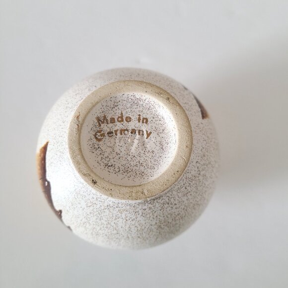 Little vintage ceramic vase made in Germany. Pottery. Home Decor. Leaf design. - Picture 6 of 7